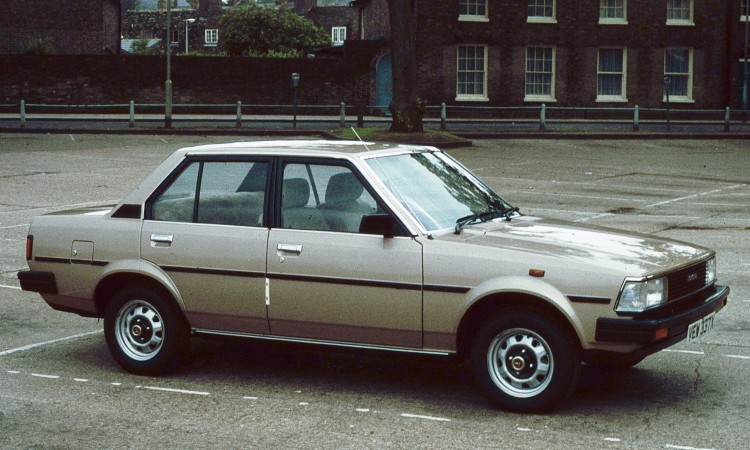  80 merupakan generasi keempat ini yang terkenal dengan nama Corolla DX
