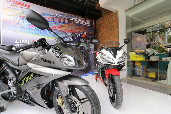 Review spesifikasi dan harga Yamaha R15 versi 2016