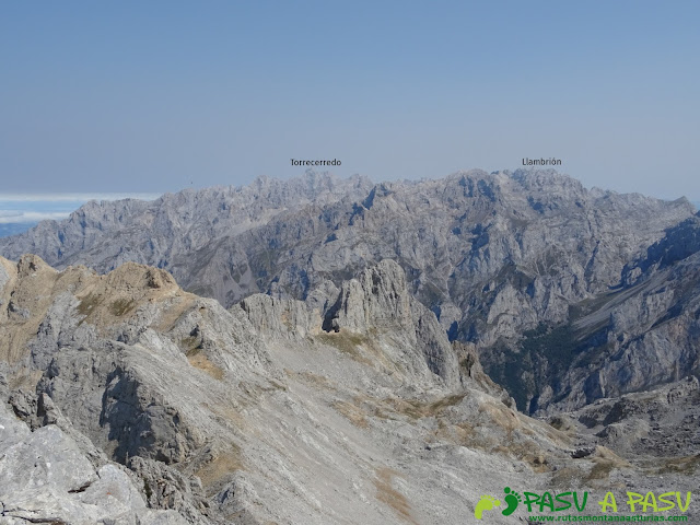 Ruta Torre Bermeja: Vista al Llambrión y Torrecerredo