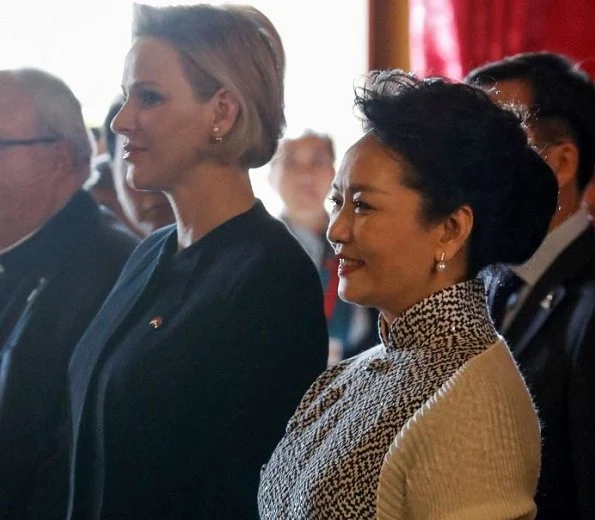 Prince Albert, Princess Charlene, Princess Caroline and Princess Stéphanie hosted President Xi Jinping and Peng Liyuan. Akris dress