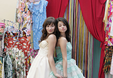 selena gomez y demi lovato. Selena Gomez and Demi Lovato