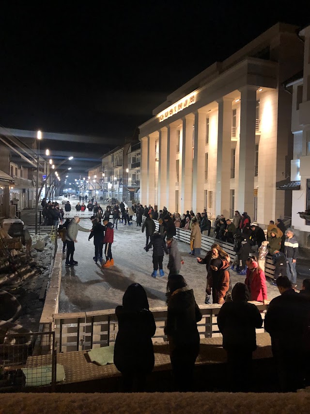 ANKETA: Građani Gusinja zadovoljni zbog postavljanja klizališta u centru grada