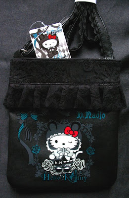 bag: a hello kitty bag.