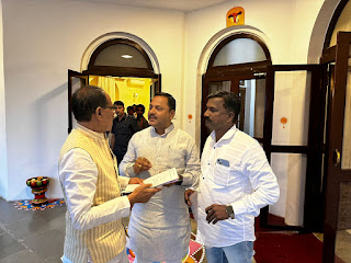 मुख्यमंत्री शिवराजसिंह चौहान से पूर्व मंत्री श्रीमती अर्चना चिटनिस के नेतृत्व में शाहपुर अध्यक्ष-उपाध्यक्ष प्रतिनिधी वीरेन्द्र तिवारी व गोपाल चौधरी ने की मुलाकात
