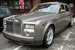 Image of Rolls-Royce Phantom as an example of excellence