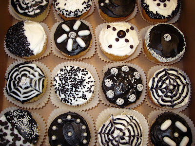 pictures of black and white cupcakes