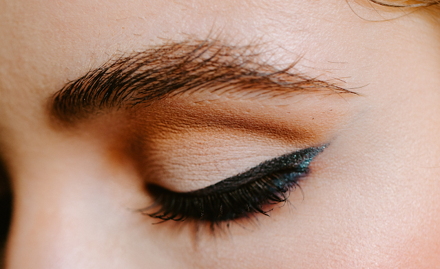 Eyeliner smudging problem during makeup