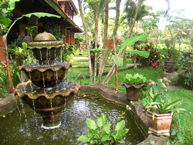 Indahnya Taman  Gaya  Bali  Moderen