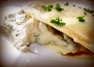 Crepes de pollo en salsa de queso