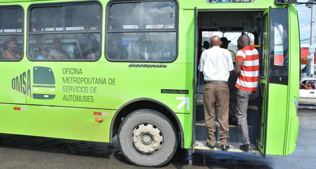 Insólito haitiano roba llave de guagua de la OMSA