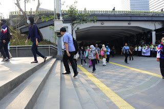 manfaat jalan kaki pagi hari, jalan pagi ke kantor trend lifestyle masa kini, manfaat luar biasa dari jalan kaki pagi