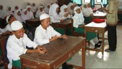 Ikut Dikbud, Kemenag  Lotim Juga Hentikan Sementara KBM Tatap Muka di Madrasah