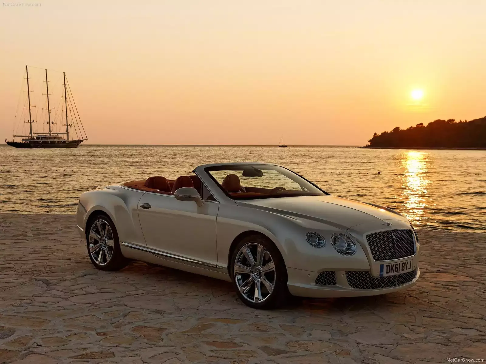 Hình ảnh xe ô tô Bentley Continental GTC 2012 & nội ngoại thất