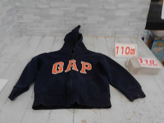 中古品　子供服　１１０㎝　GAP　ネイビー　ジップアップパーカー　１１０円