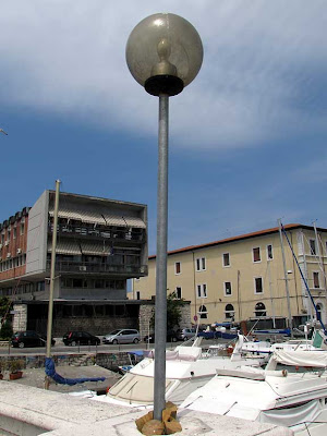 Low-cost lamp post, Livorno