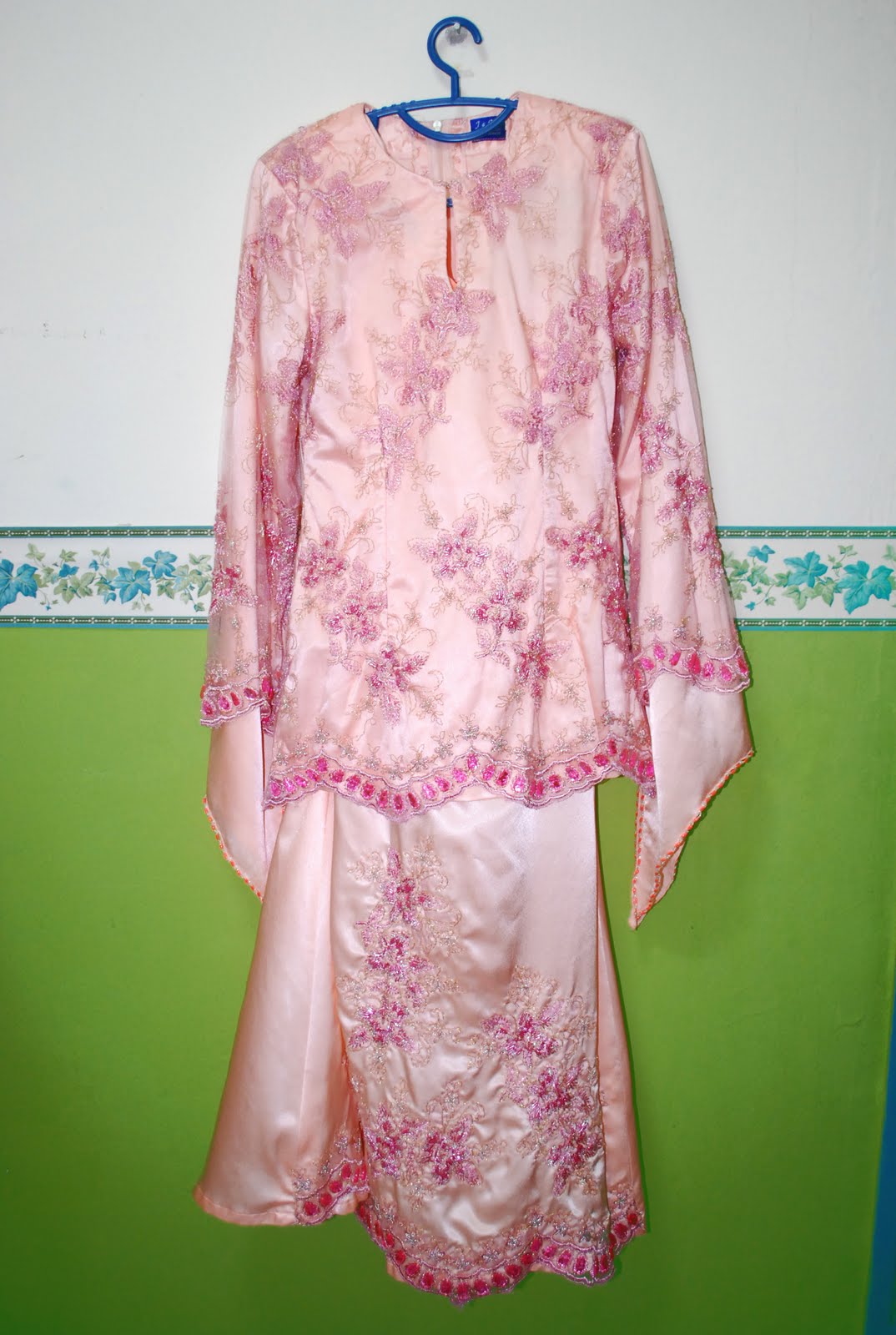 GOSSIPgirlSTUFF BAJU  KEBAYA FOR RENT 