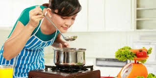 10 kebiasaan yang harus dihindari saat memasak