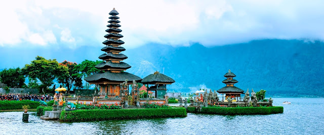 Ulun Danu Beratan Temple - Temple Over a Beautiful and Charming Lake