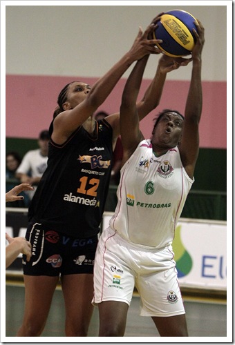 113078_153950_mangueira_x_basquete_clube_02