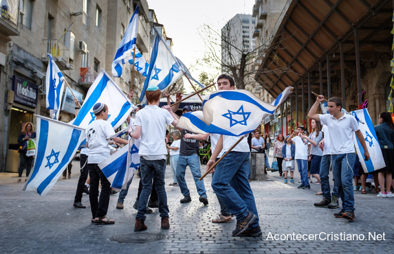 Israelíes celebrando 70 años de independencia