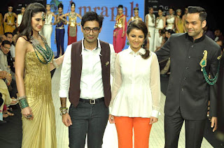 Nargis and Abhay Stunning walk the ramp for Amrapali at IIJW 2012