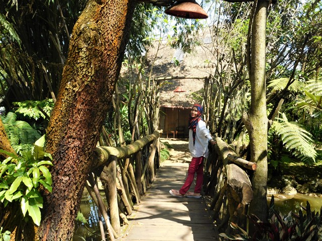 Kuliner di Sapu Lidi Sawah Lembang