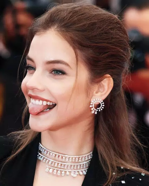 Barbara Palvin Smile Sexy Star Model iPhone Wallpaper-Tongues-Sexy Lips-Busty Pics-Celebrity Tongues