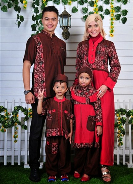 Trend baju muslim couple ayah ibu dan anak terbaru 21 Model Baju Muslim Couple Modern Terbaru 2017/2018