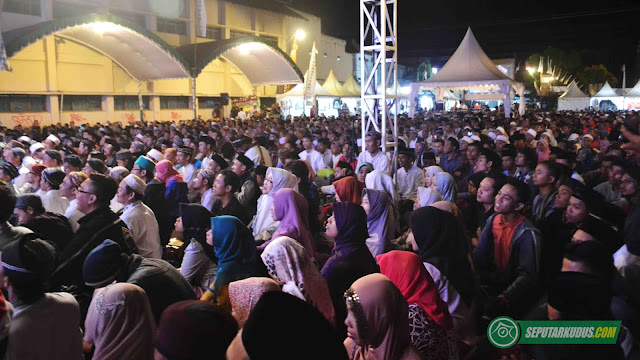 Pengajian Cak Nun Kiai Kanjeng Qudsiyyah Kudus