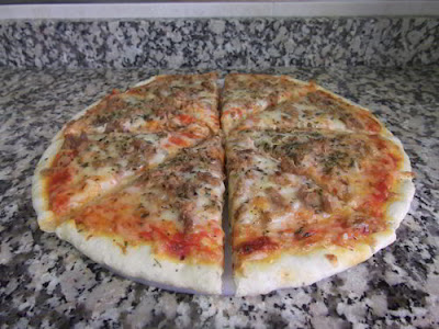 Pizza de atún