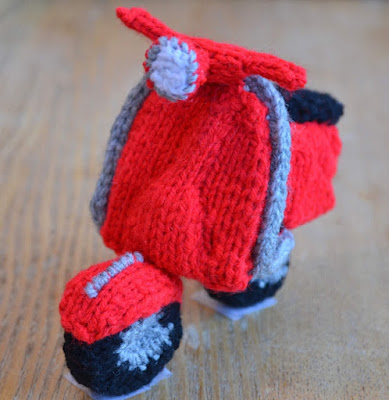 https://ginxcraft.blogspot.com/2019/03/red-vespa.html