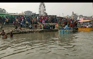 Kartik Purnima Rajghat 2019: राजघाट में कार्तिक पूर्णिमा पर लाखों श्रद्धालुओं ने लगाई गंगा में डुबकी