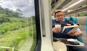 Unggah Foto Sedang di Kereta, Anies Baswedan Diduga Singgung Proyek Jokowi, Hmm…