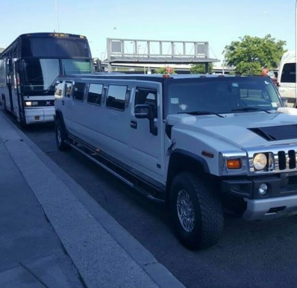 Ooni Of Ife Oba Ogunwusi Arrives New York With 10 Chiefs & 20 Servants, Lodges In New Jersey Hotel