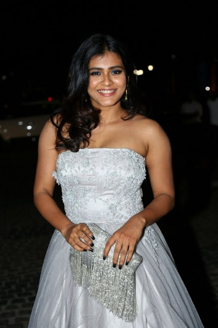 Hebah Patel spicy images in sleeveless dress