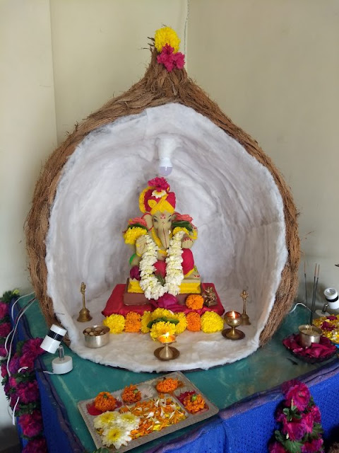Simple Ganpati (Ganesh) Decoration at Home (सुंदर सरल गणपति की सजावट)