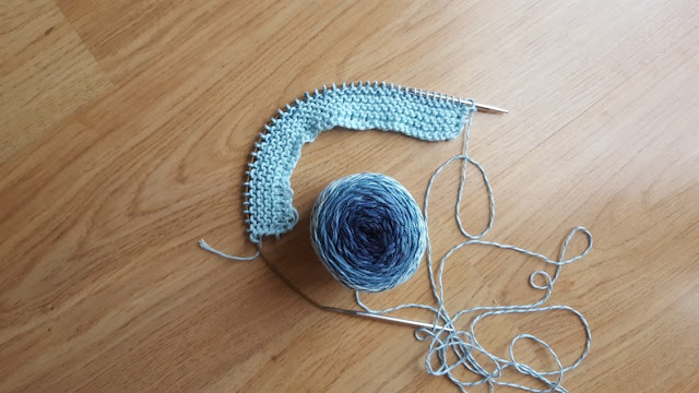 DIY Knit Triangle Bag {tutorial}