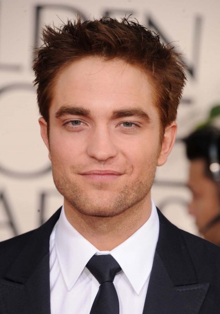 Robert Pattinson On The Red Carpet At The 2011 Golden Globe Awards