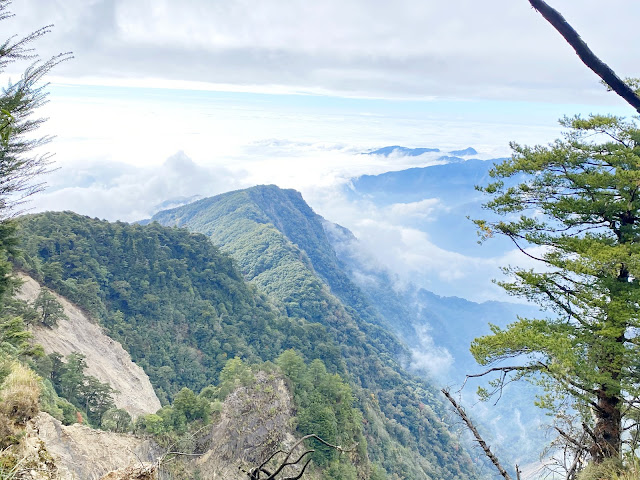 斯拉巴庫山下山途中