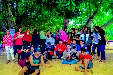 Serunya Berlibur ke Pantai Saupapir