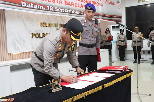 Kapolresta Barelang Lantik AKP Deni Langie Sebagai Kasat Resnarkoba Pengganti Kompol Satria Nanda