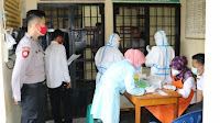 Dinas Kesehatan Rapid Test 55 Tahanan Polres Pringsewu 