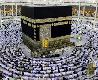  yang terletak ditengah Masjidil Haram di Mekkah dengan bentuk bangunannya yang mendekati  Sejarah Adanya Ka'bah Di Mekkah