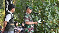 Pangkalan TNI Angkatan Laut Bandung Gelar Bersih-Bersih Pantai Dalam Rangka Peringatan Hari Peduli Sampah Nasional Tahun 2025