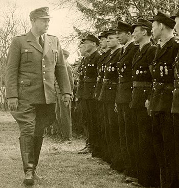 Vidkun Quisling reviewing Hirden