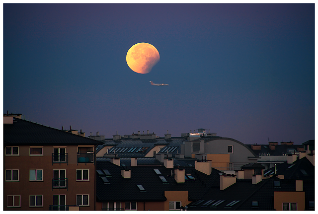 28/09/2015 - Całkowite zaćmienie Księżyca, końcówka fazy zaćmienia częściowego