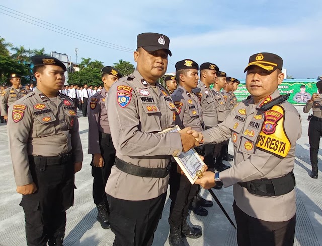 Dedikasi Dalam Tugas, Kapolresta Balikpapan Berikan Reward Kepada Personel Berprestasi