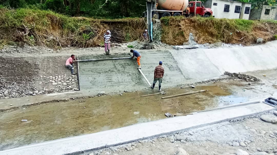 Consejo comunal La Esperanza avanza con embaulamiento del caño Bubuquí