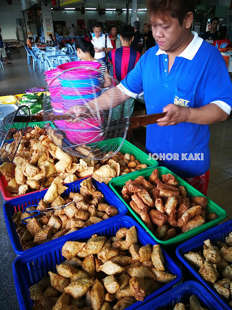 Ipoh People's Favourite Dai Shu Geok Yong Tau Foo (Big Tree Foot) 大树脚 (忠记兵如港口大树头炸料粉)