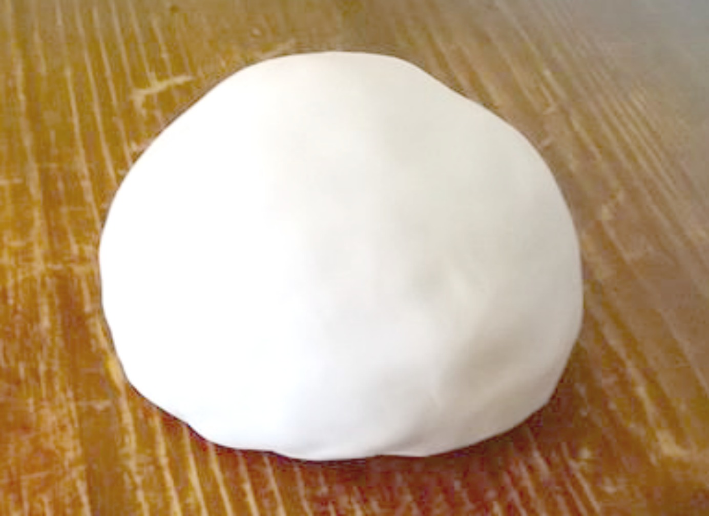Pasta modellabile atossica con amido di mais e bicarbonato